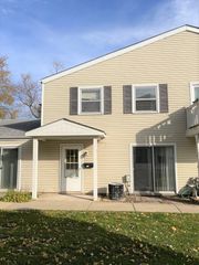 334 Joan Court B, Bartlett, IL 60103