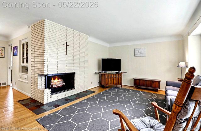 28442 Thorny Brae Road, Farmington Hills, MI 48331