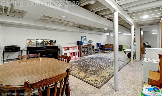 28442 Thorny Brae Road, Farmington Hills, MI 48331
