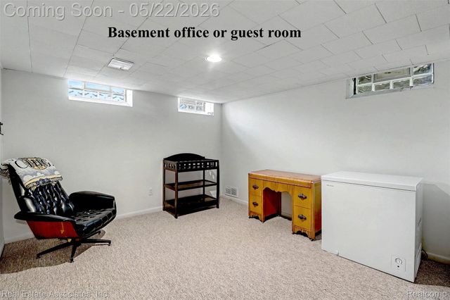 28442 Thorny Brae Road, Farmington Hills, MI 48331