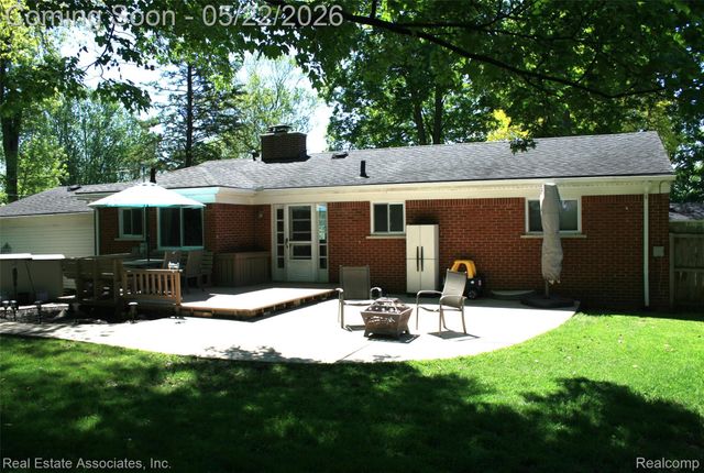 28442 Thorny Brae Road, Farmington Hills, MI 48331
