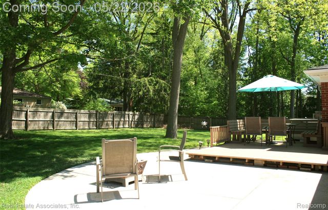 28442 Thorny Brae Road, Farmington Hills, MI 48331
