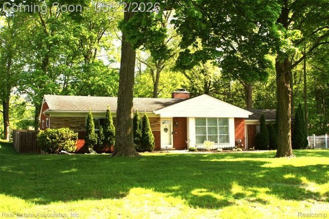 28442 Thorny Brae Road, Farmington Hills, MI 48331