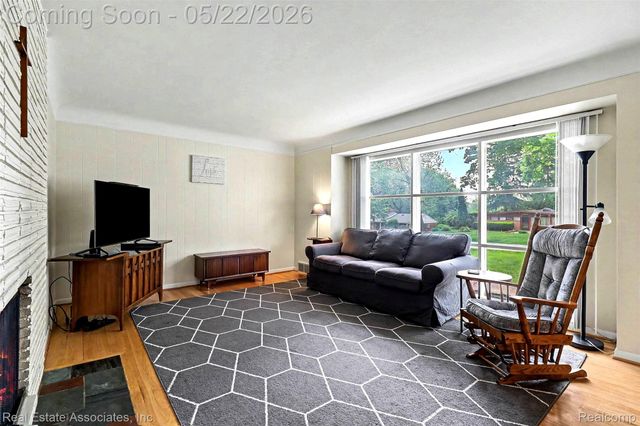 28442 Thorny Brae Road, Farmington Hills, MI 48331
