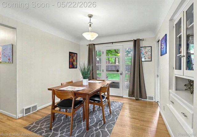 28442 Thorny Brae Road, Farmington Hills, MI 48331
