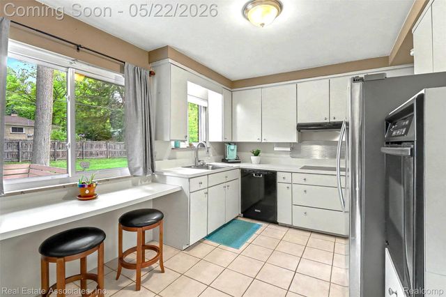 28442 Thorny Brae Road, Farmington Hills, MI 48331