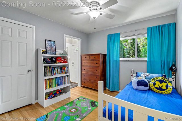 28442 Thorny Brae Road, Farmington Hills, MI 48331