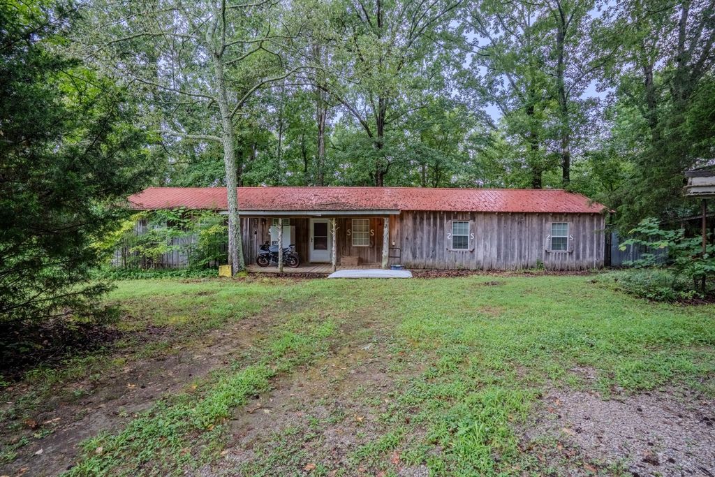 366 Ridge Rd, Westpoint, TN 38486