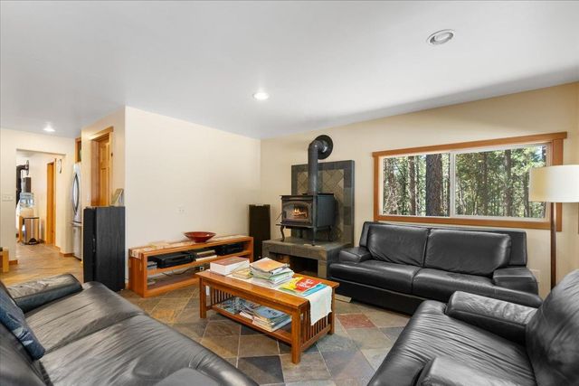 17607 Hooker Oak Rd, Nevada City, CA 95959