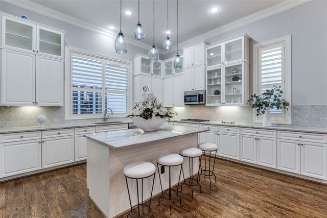 2141 Helsminster Drive, Dallas, TX 75201