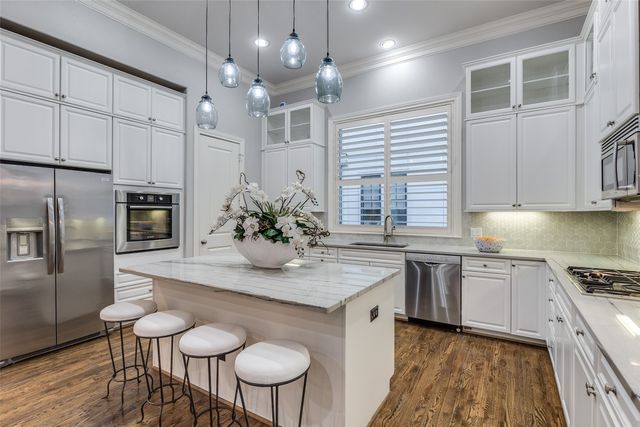 2141 Helsminster Drive, Dallas, TX 75201