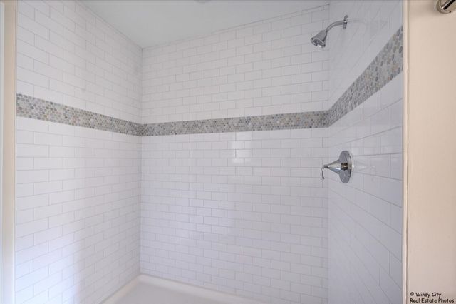 417 Haber Road 6, Cary, IL 60013