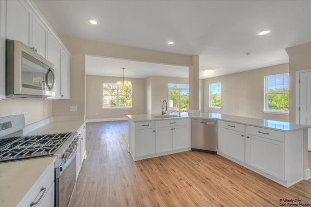 417 Haber Road 6, Cary, IL 60013