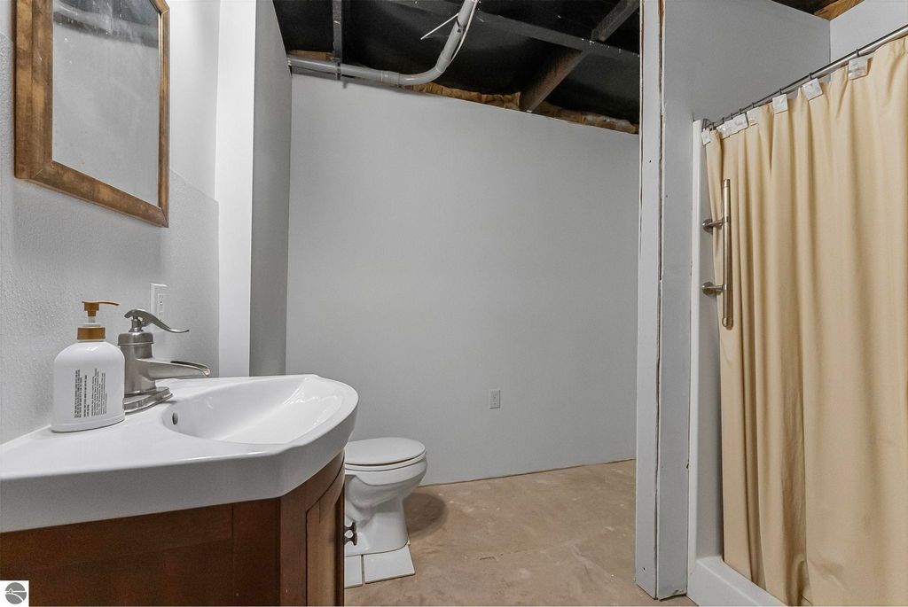 Image 34 of property listing at 4046 White Birch Drive, Grawn, MI 49637