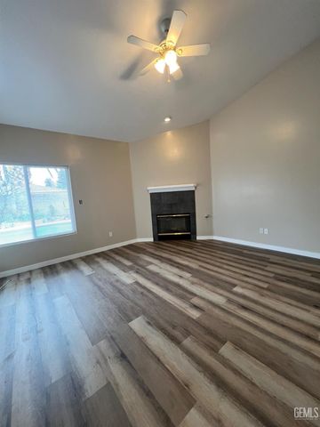 3205 Petite Sirah Street, Bakersfield, CA 93306