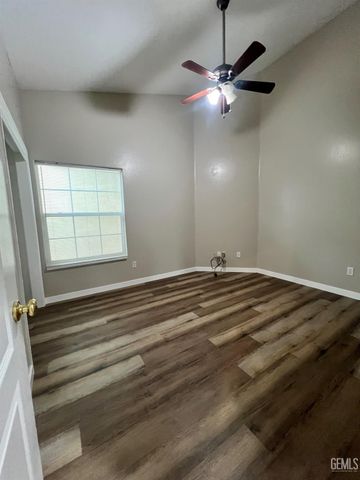 3205 Petite Sirah Street, Bakersfield, CA 93306