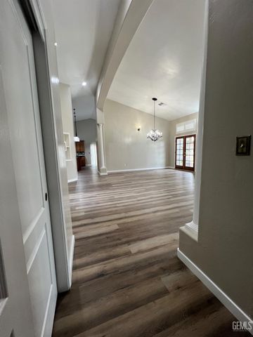 3205 Petite Sirah Street, Bakersfield, CA 93306