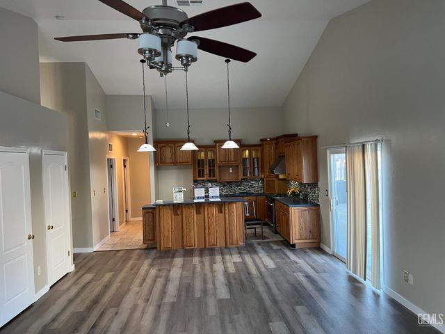 3205 Petite Sirah Street, Bakersfield, CA 93306