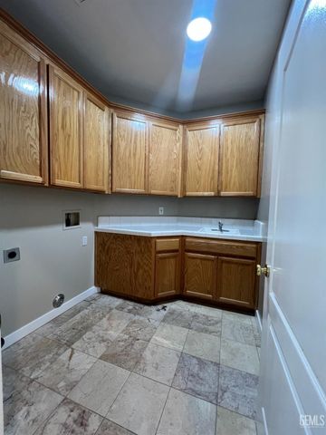 3205 Petite Sirah Street, Bakersfield, CA 93306