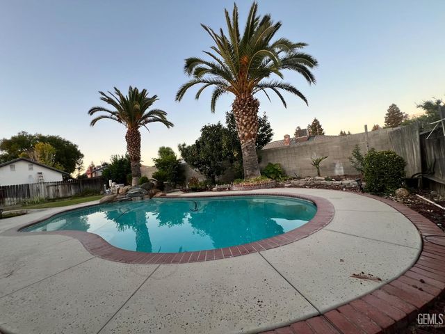 3205 Petite Sirah Street, Bakersfield, CA 93306