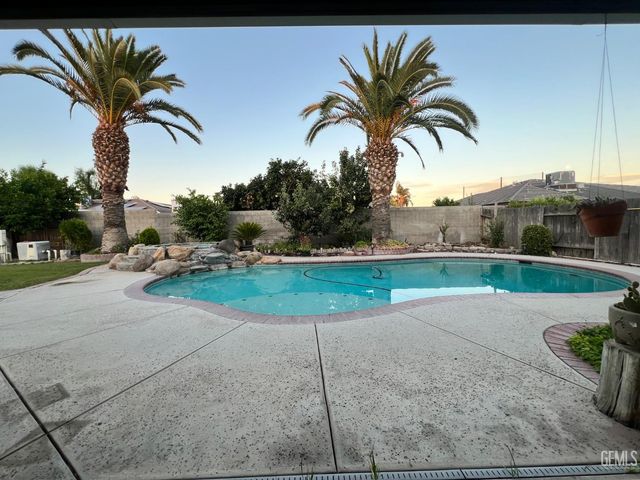 3205 Petite Sirah Street, Bakersfield, CA 93306