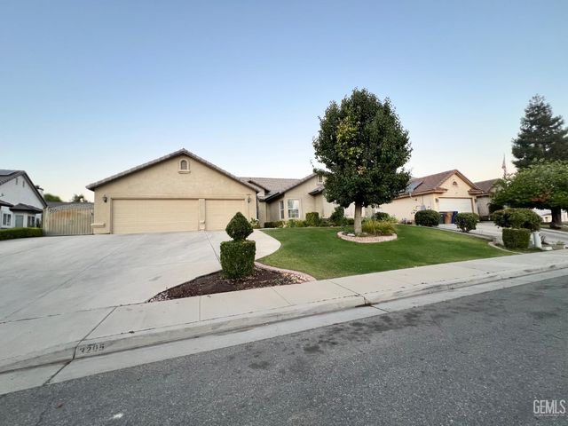 3205 Petite Sirah Street, Bakersfield, CA 93306