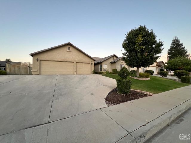 3205 Petite Sirah Street, Bakersfield, CA 93306