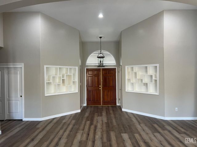 3205 Petite Sirah Street, Bakersfield, CA 93306