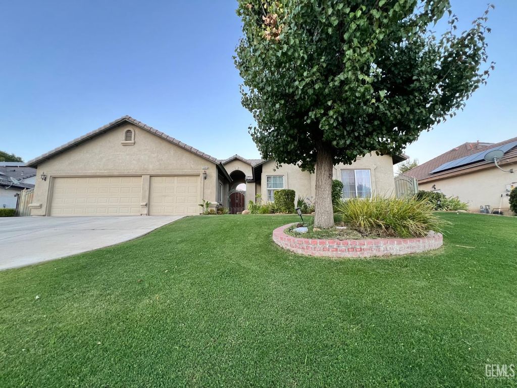 3205 Petite Sirah Street, Bakersfield, CA 93306