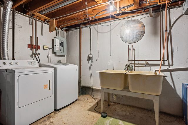 1033 W Ohio Street, Glenwood, IL 60425