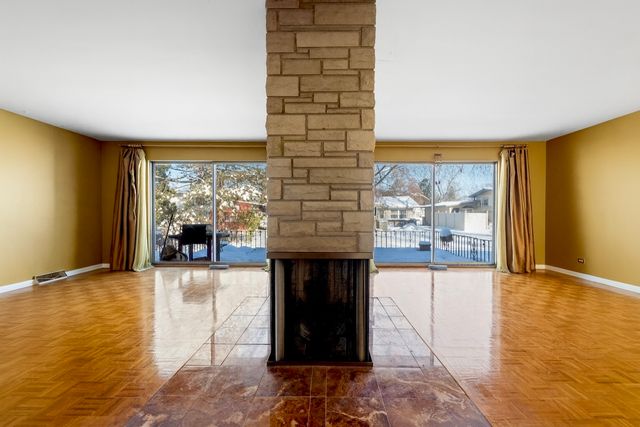 1033 W Ohio Street, Glenwood, IL 60425