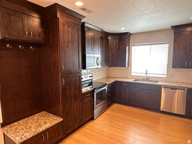 4130 W SHINNEROCK DR, South Jordan, UT 84009