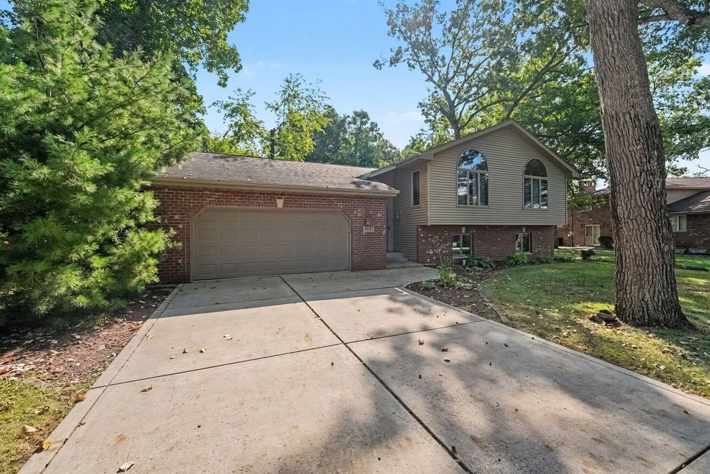 8647 Magnolia Street, St. John, IN 46373