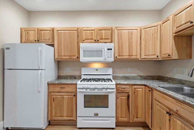 2008 Case AVENUE, Racine, WI 53403