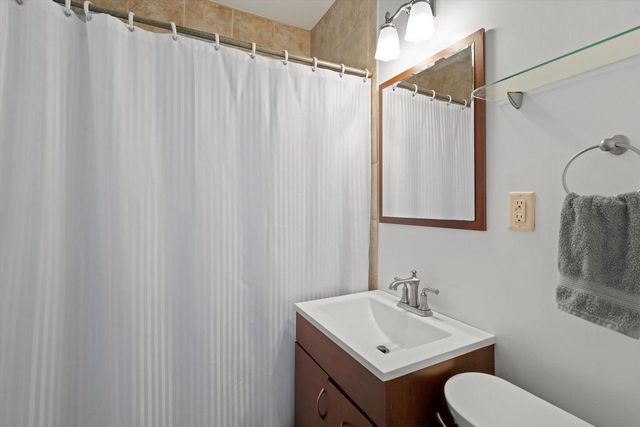 2008 Case AVENUE, Racine, WI 53403