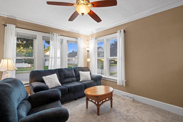 2008 Case AVENUE, Racine, WI 53403