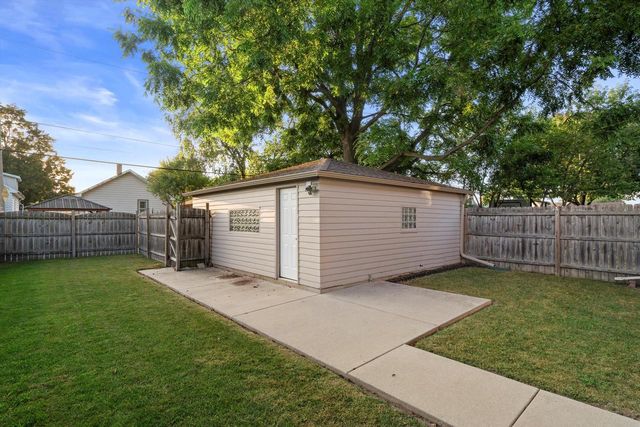 2008 Case AVENUE, Racine, WI 53403