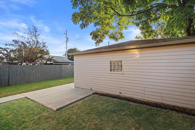2008 Case AVENUE, Racine, WI 53403