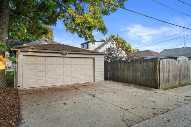 2008 Case AVENUE, Racine, WI 53403