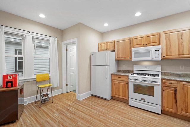 2008 Case AVENUE, Racine, WI 53403