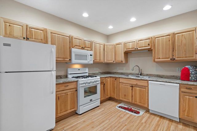 2008 Case AVENUE, Racine, WI 53403