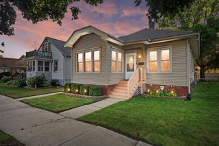 2008 Case AVENUE, Racine, WI 53403