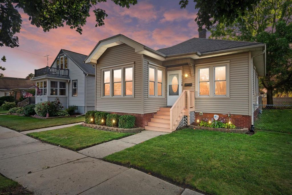 2008 Case AVENUE, Racine, WI 53403