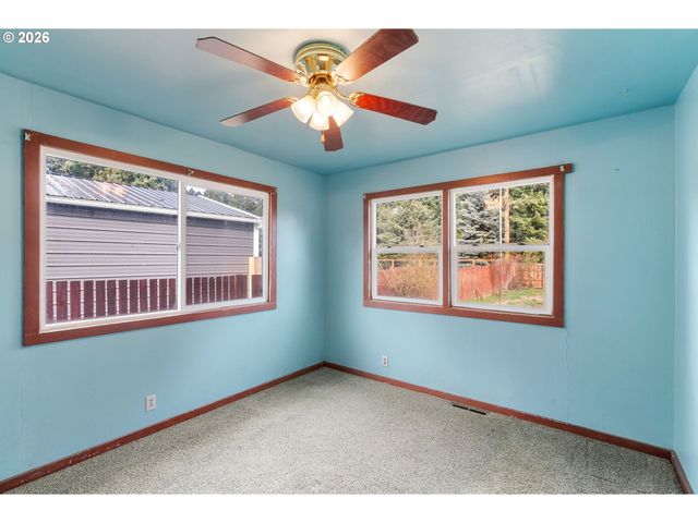 3400 Bradley Dr, Hood River, OR 97031