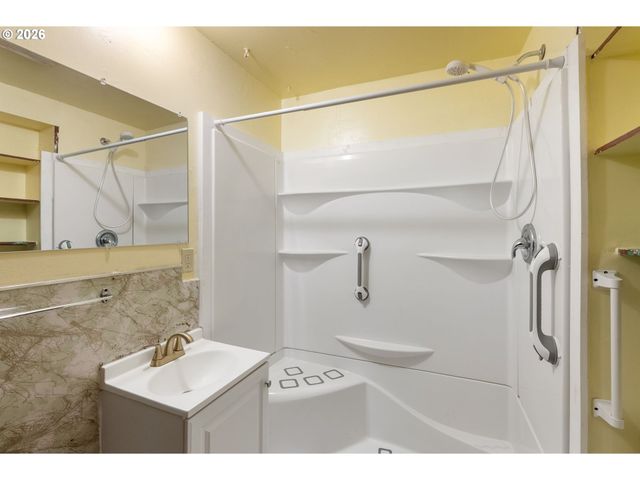 3400 Bradley Dr, Hood River, OR 97031