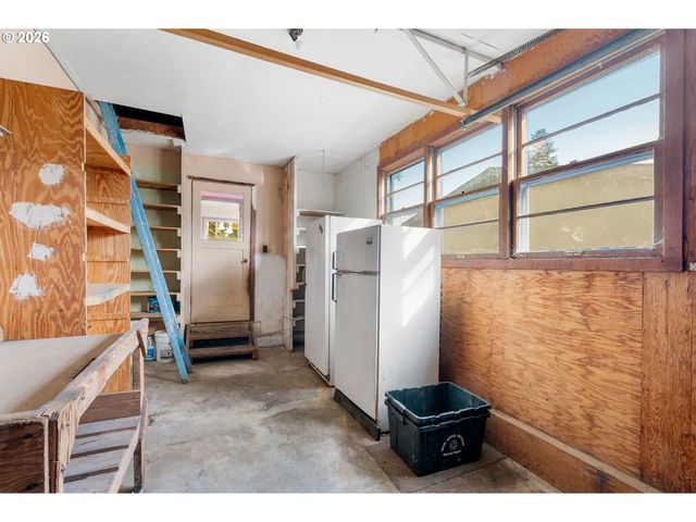 3400 Bradley Dr, Hood River, OR 97031