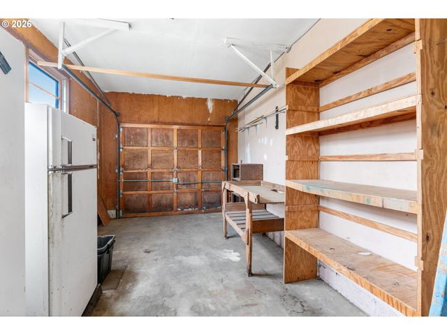 3400 Bradley Dr, Hood River, OR 97031