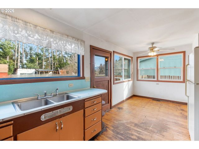 3400 Bradley Dr, Hood River, OR 97031