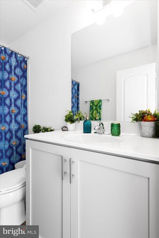 18 NEEDLE CT, Bunker Hill, WV 25413