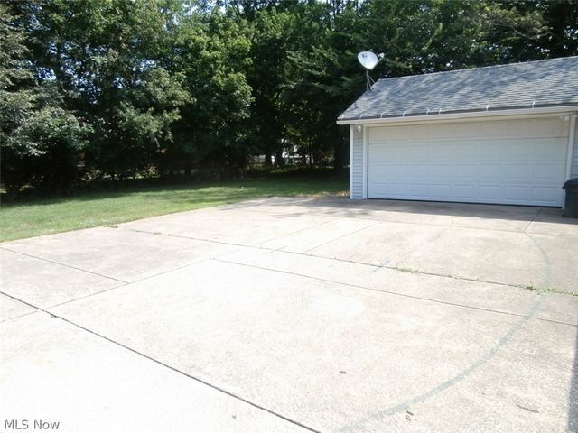 23551 S Woodland Road, Shaker Heights, OH 44122